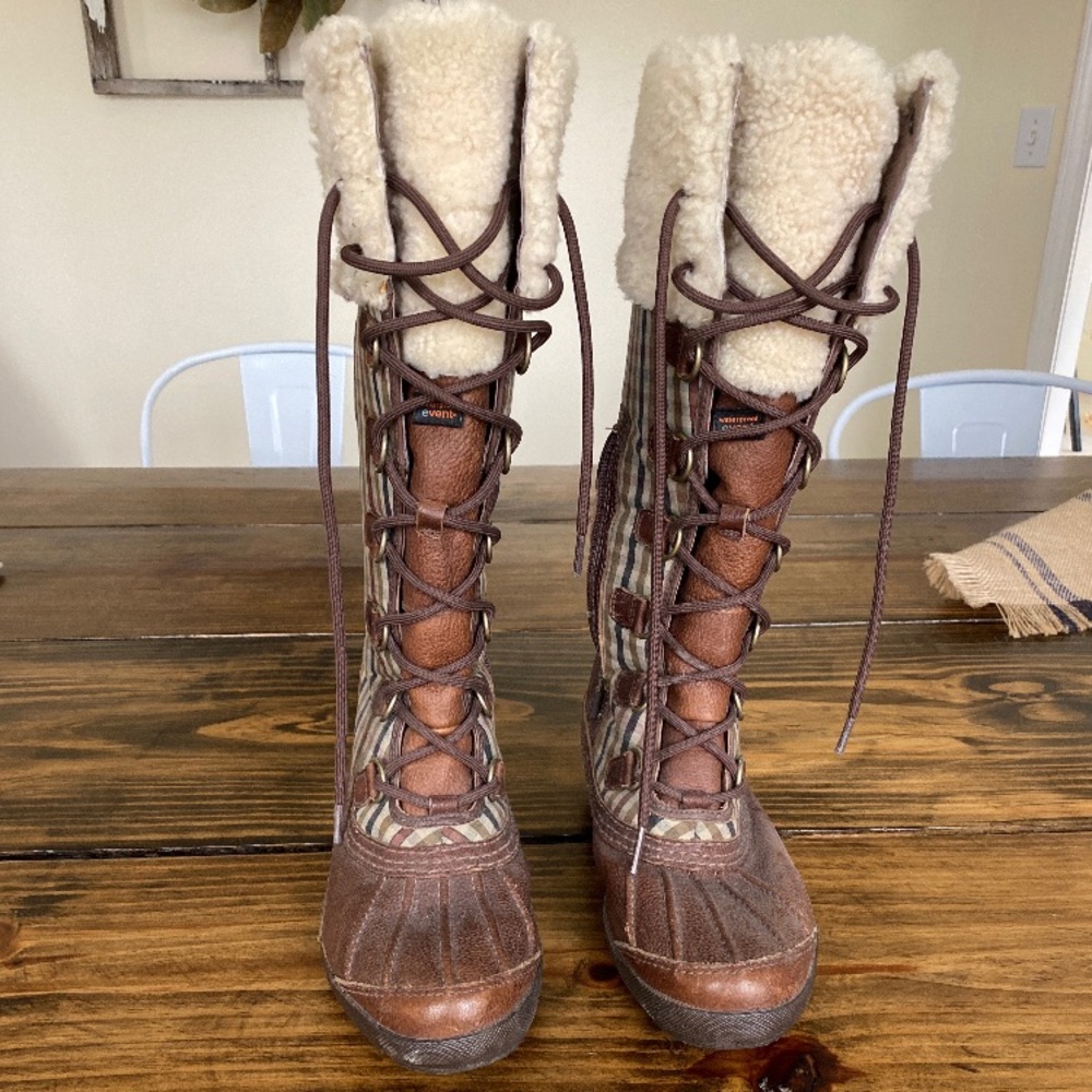 7.5 women’s Sherpa lined Ugg boots - Picture 4 of 8